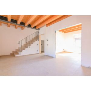 Eleganza e tecnologia a due passi dal centro paese PR/300