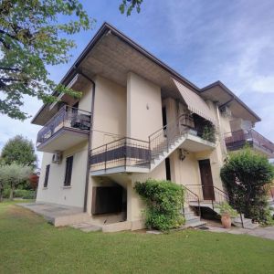 Appartamento trilocale in contesto residenziale immerso nel verde - rif. PR/165