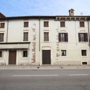 PALAZZINA CON ABITAZIONE E BOTTEGA - PR/244