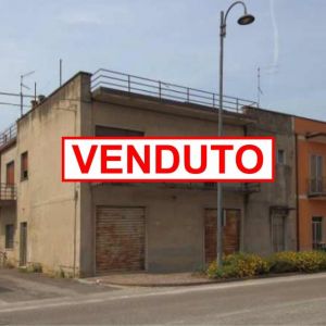 ABITAZIONE CON NEGOZIO CENTRO PAESE rif.PR/241